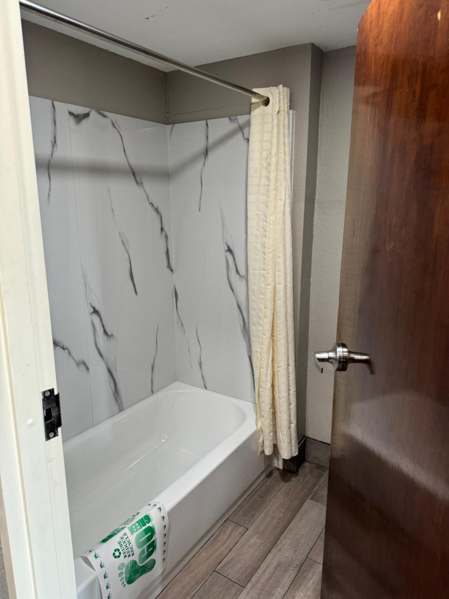 Nola Inn & Suites Новый Орлеан Экстерьер фото