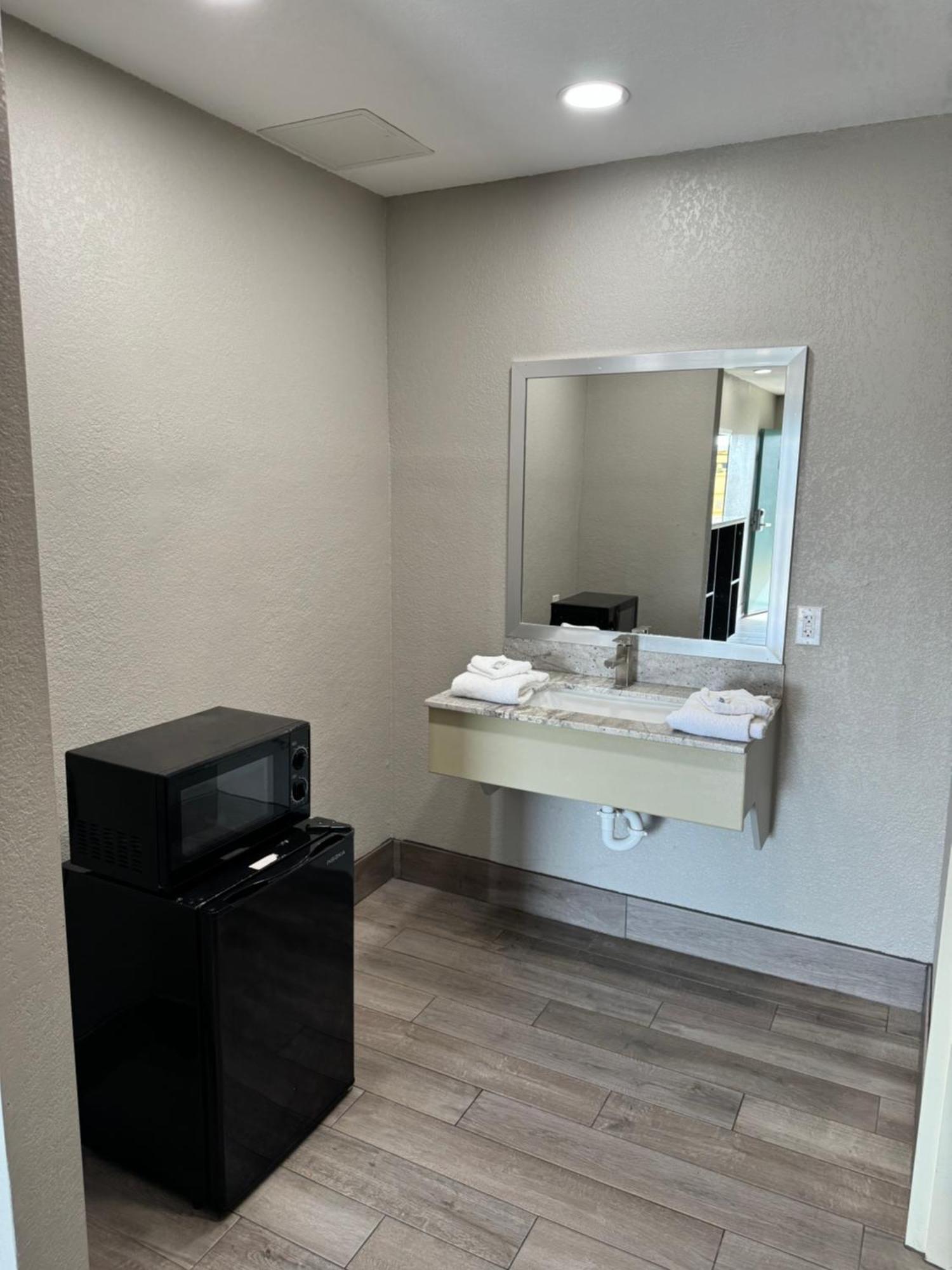 Nola Inn & Suites Новый Орлеан Экстерьер фото