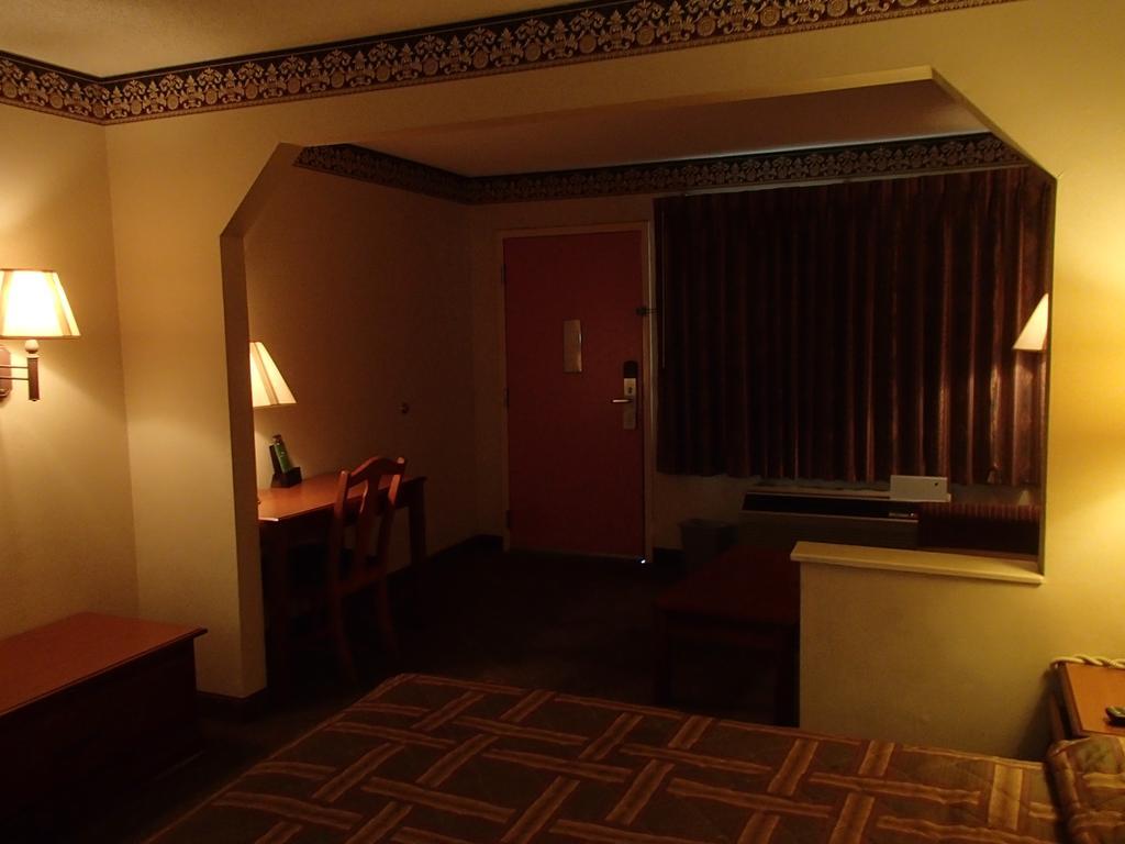Nola Inn & Suites Новый Орлеан Экстерьер фото