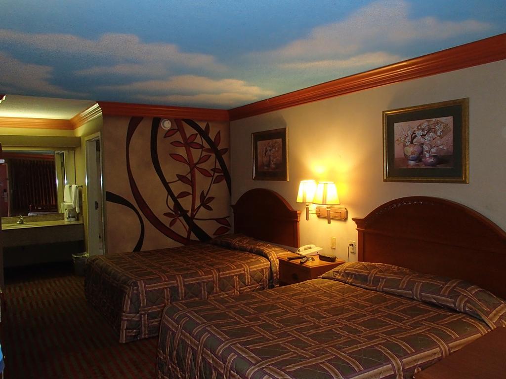 Nola Inn & Suites Новый Орлеан Экстерьер фото
