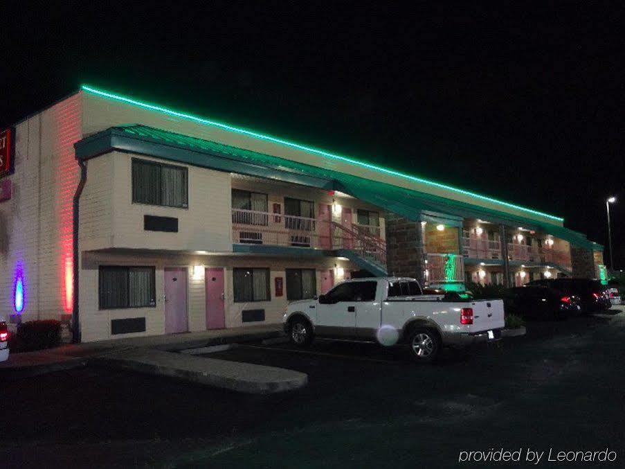 Nola Inn & Suites Новый Орлеан Экстерьер фото